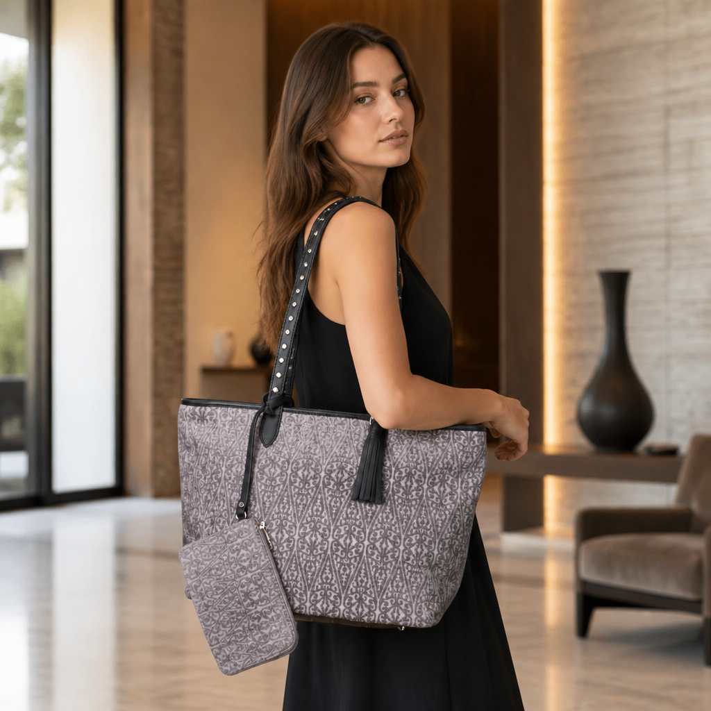 【美品】Raviani ボストンバッグ 大容量 スタッズ エンボス加工 レザー Sale – Raviani